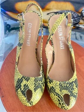 Colin Stuart Yellow and Black Snake-Print Peep-Toe Slingbacks